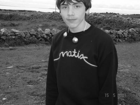 Ronan dans un pré